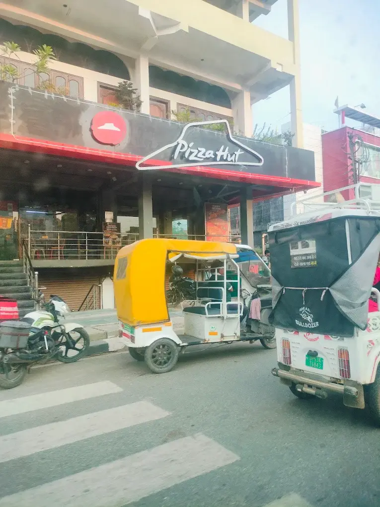 Pizza Hut Medical Road Gorakhpur 4